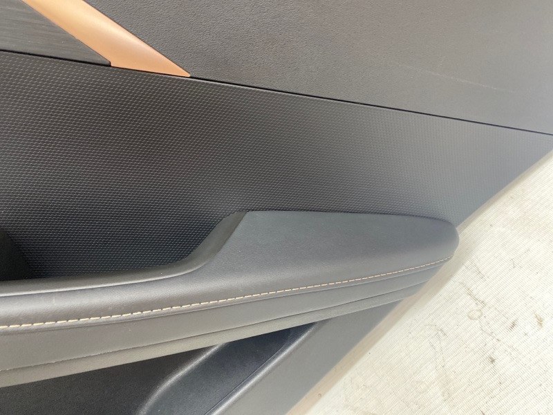 Обшивка двери Omoda C5 2023