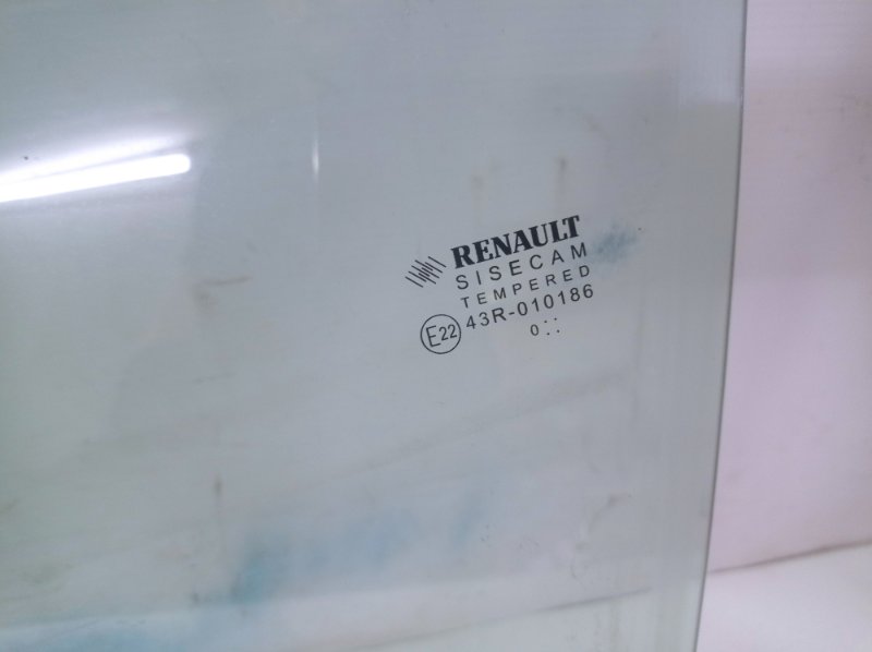 Стекло Renault Logan 2020 L8