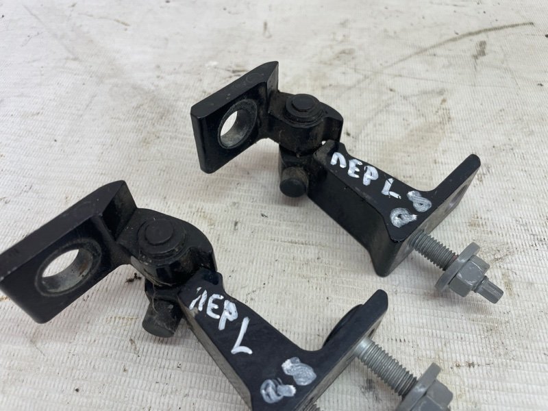 Петля двери Audi Q8 2021
