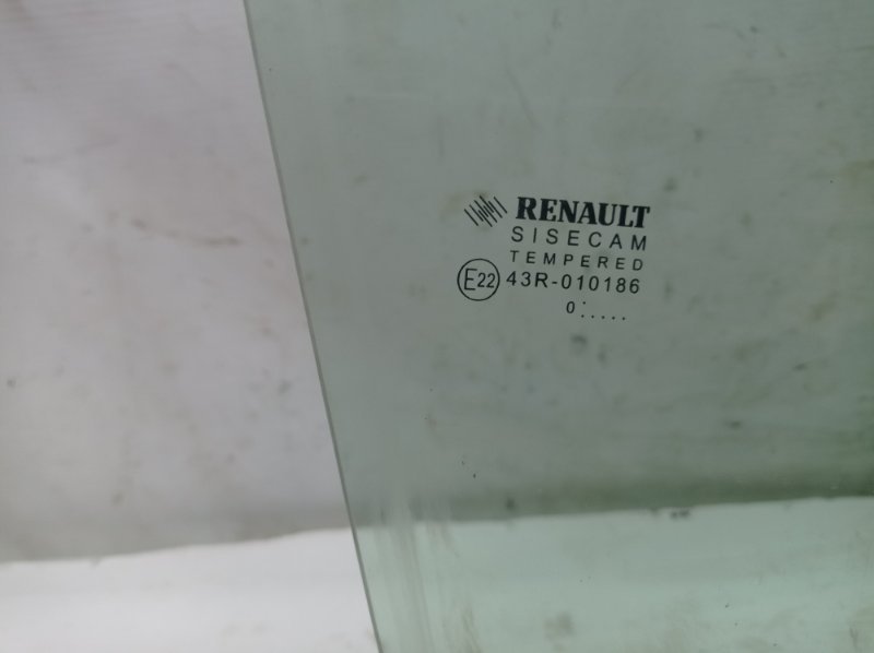 Стекло Renault Logan 2020