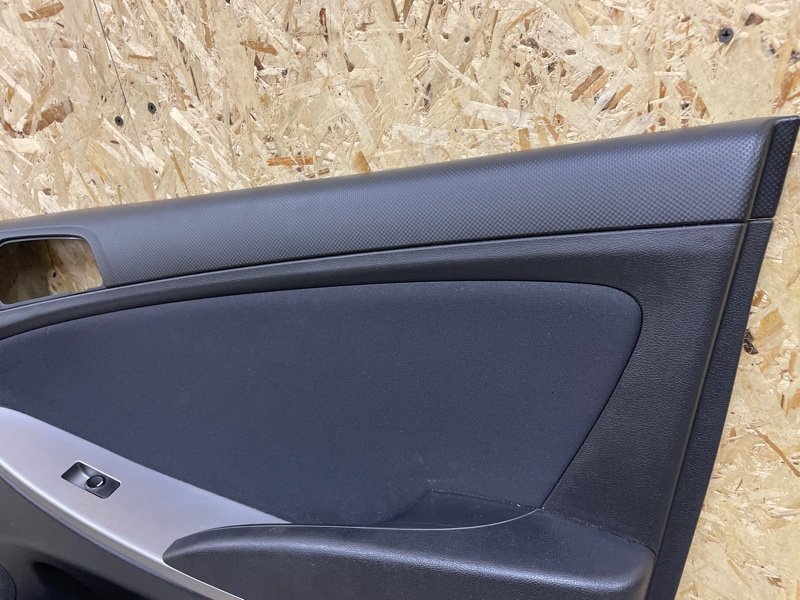 Обшивка двери Hyundai Solaris 2015