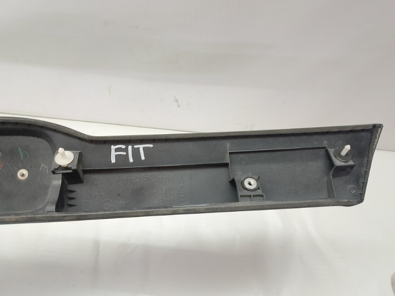 Молдинг крышки багажника Honda Fit 2007-2015 GE8