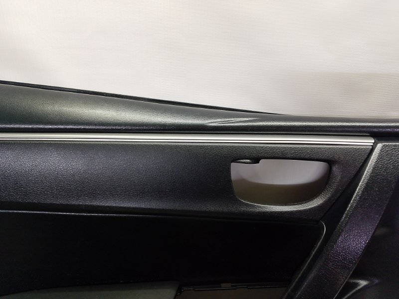 Обшивка двери Toyota Corolla 2014