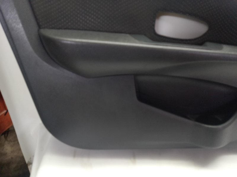 Обшивка двери Nissan Almera 2015 G15