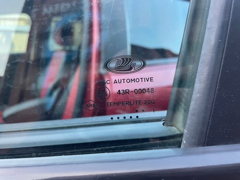 Стекло Lada Xray 2021