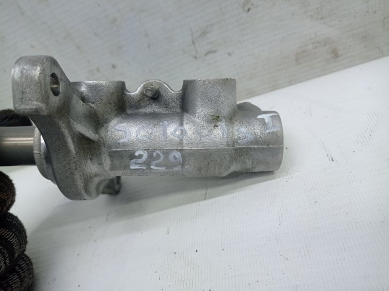 Главный тормозной цилиндр Hyundai Solaris 2014 RB