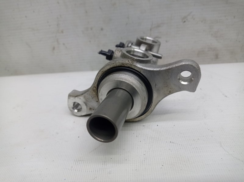 Главный тормозной цилиндр Hyundai Solaris 2014 RB