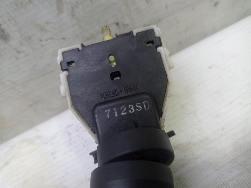Переключатель поворотов Nissan Tiida 2007