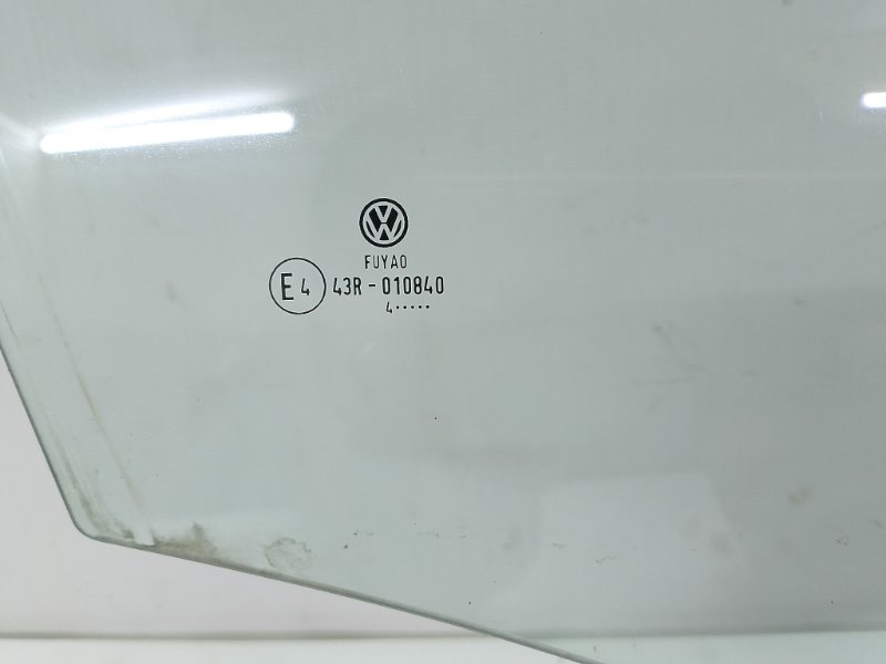 Стекло двери Volkswagen Polo 2015