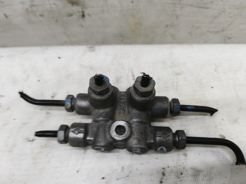 Распределитель тормозных сил Chevrolet Cobalt 2013