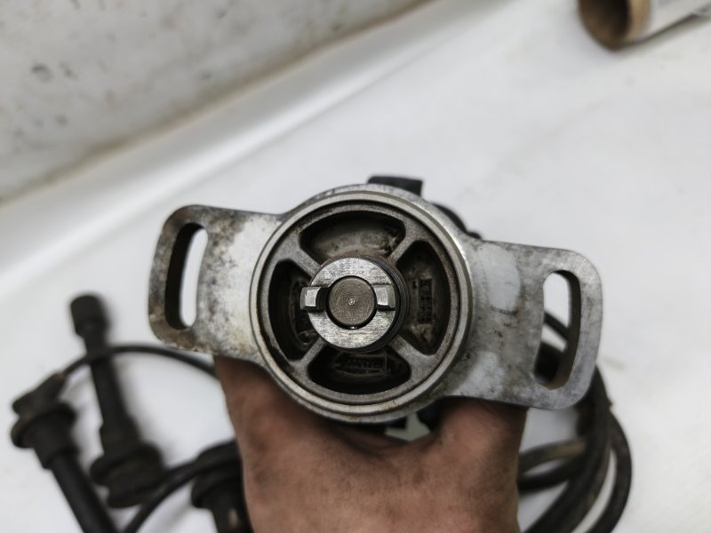 Трамблер Nissan Primera 1990