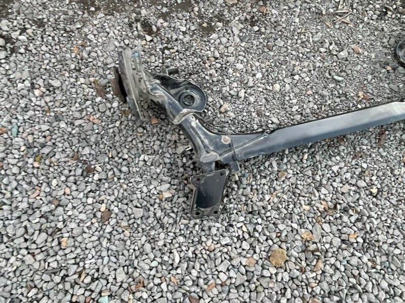 Балка Volkswagen Polo 2017