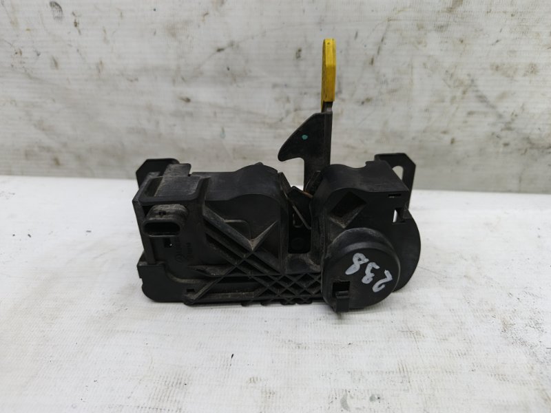 Замок капота Mercedes CLA - Class 2015 CLA 180