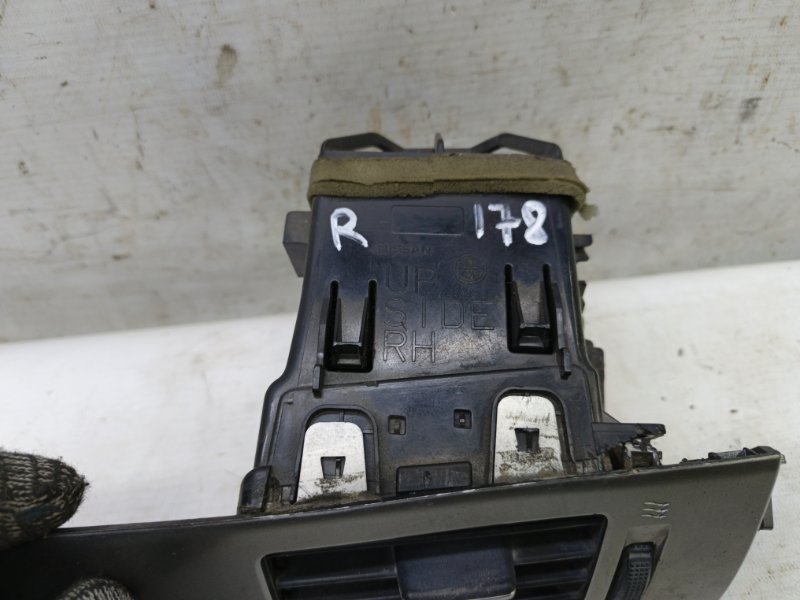 Дефлектор воздушный Nissan Tiida 2007