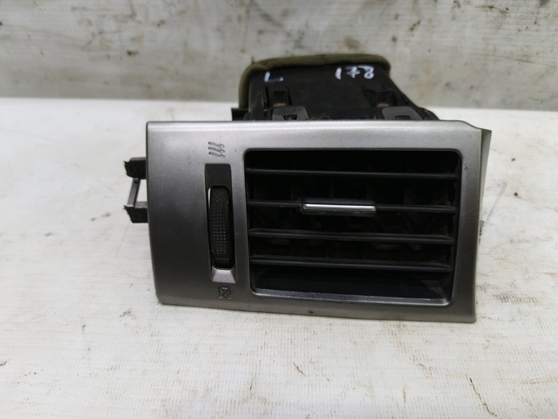 Дефлектор воздушный Nissan Tiida 2007