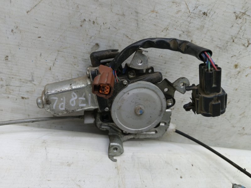 Стеклоподъемник электрический Nissan Tiida 2007