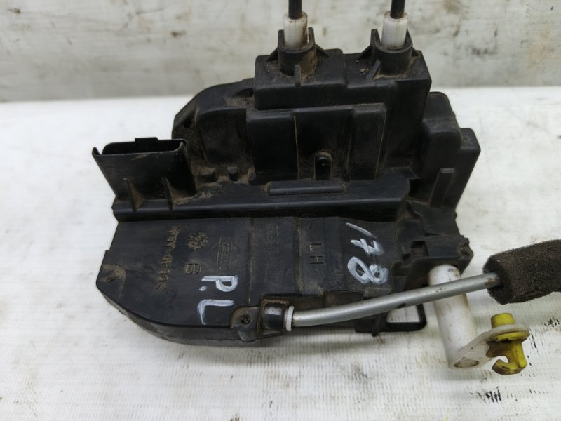 Замок двери Nissan Tiida 2007