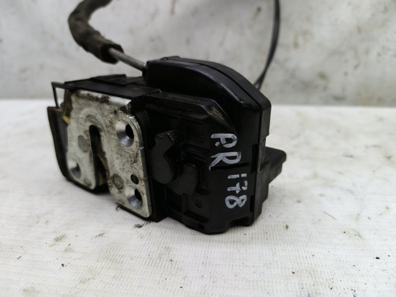 Замок двери Nissan Tiida 2007