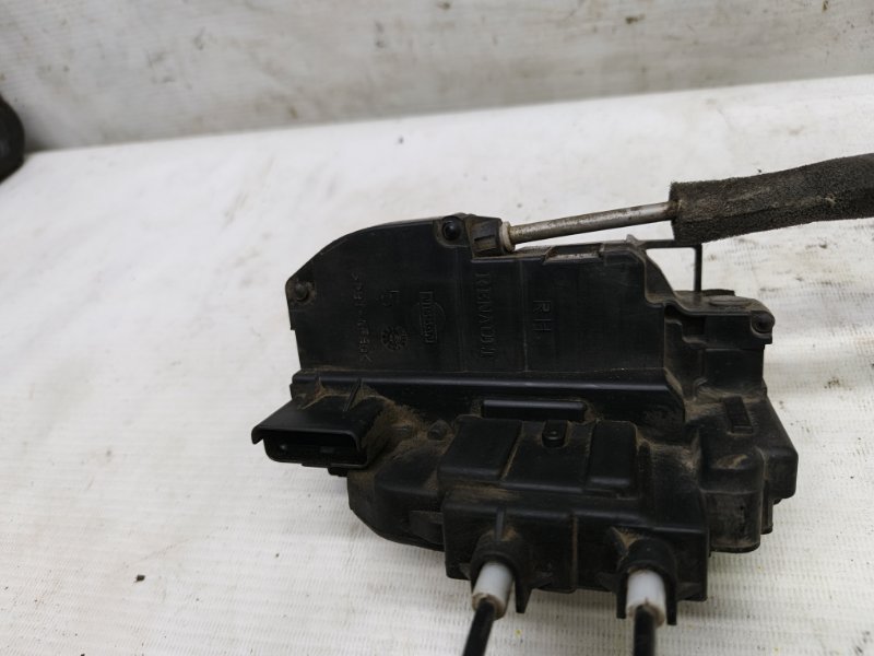 Замок двери Nissan Tiida 2007