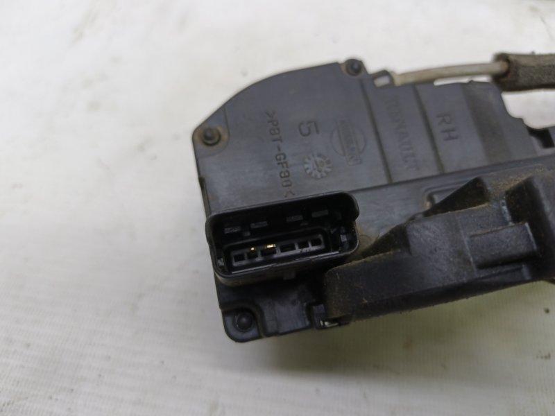 Замок двери Nissan Tiida 2007