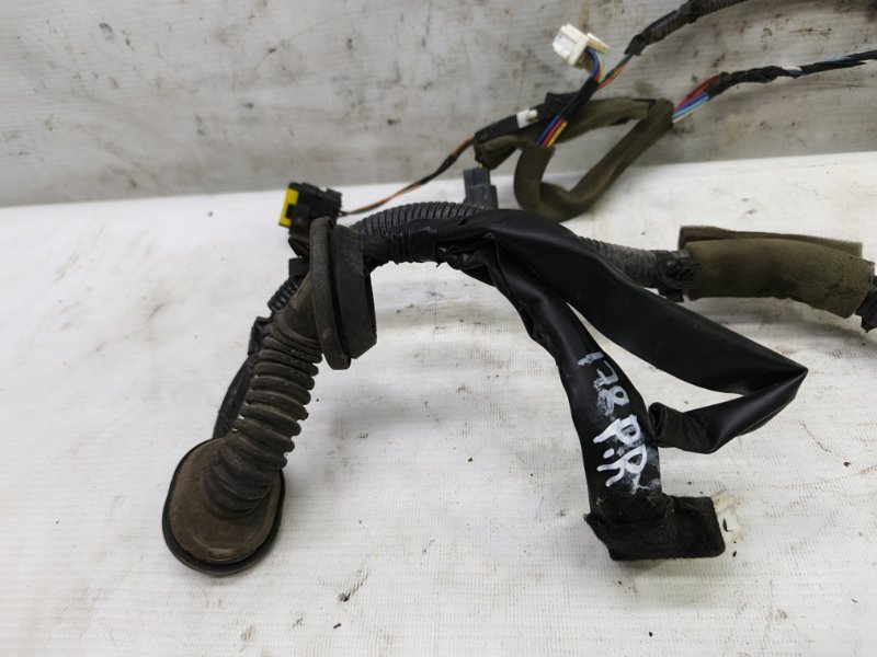 Проводка двери Nissan Tiida 2007