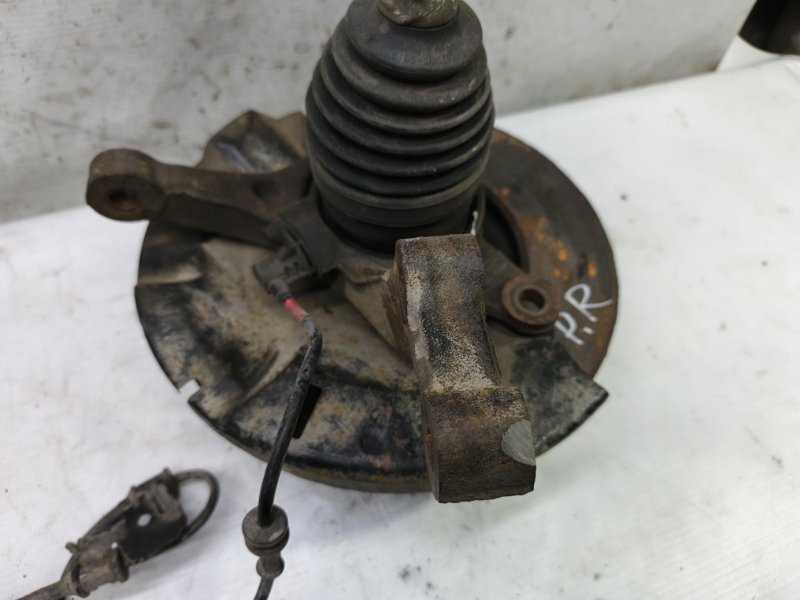 Кулак поворотный Hyundai Solaris 2014 RB