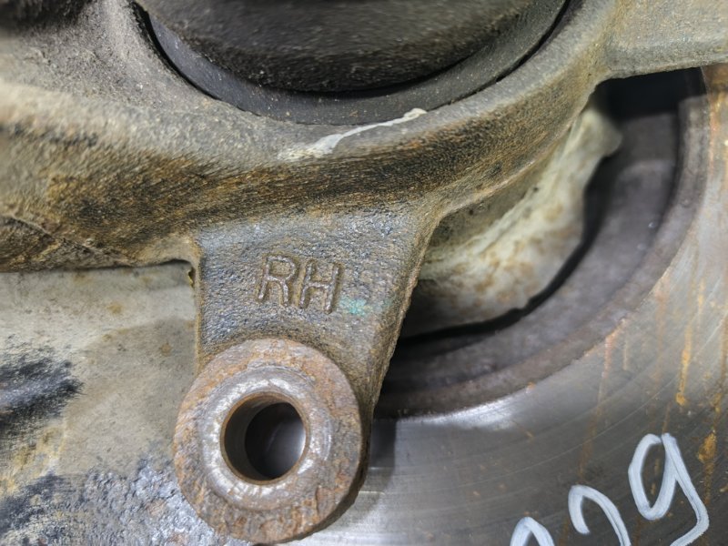 Кулак поворотный Hyundai Solaris 2014 RB