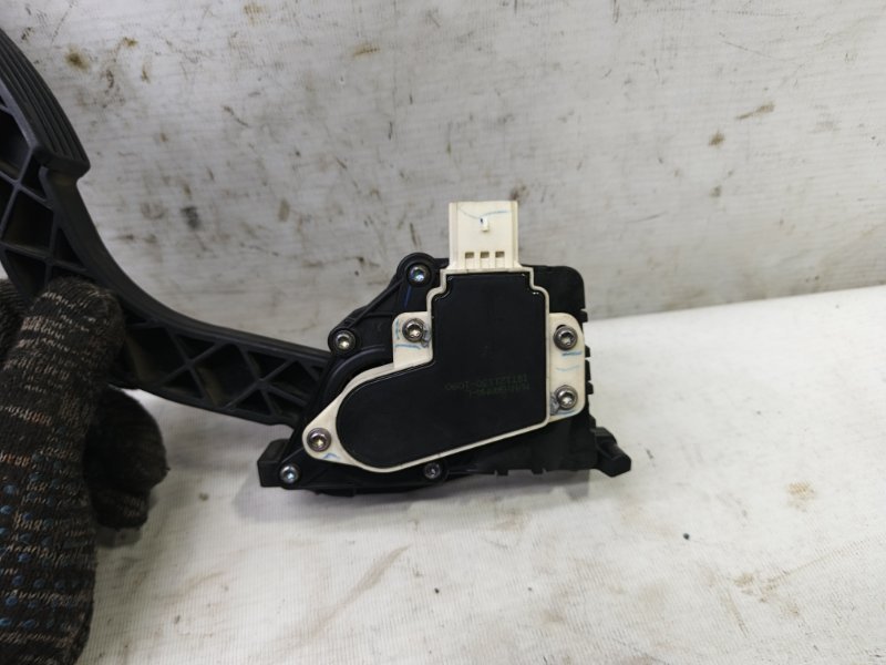 Педаль газа Chevrolet Cobalt 2013