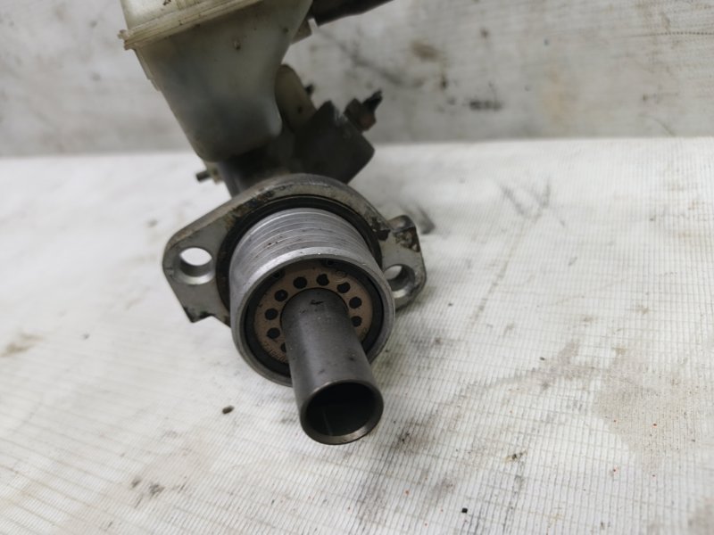 Главный тормозной цилиндр Nissan Tiida 2007