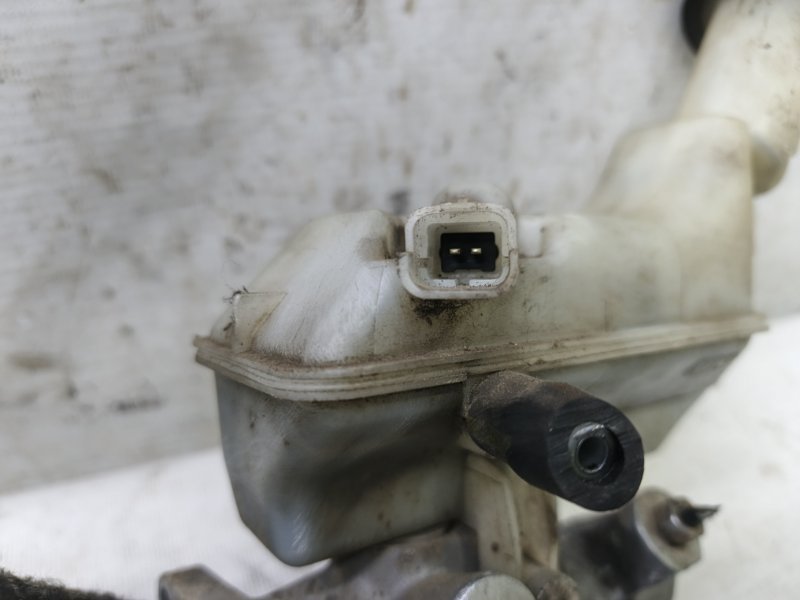 Главный тормозной цилиндр Nissan Tiida 2007