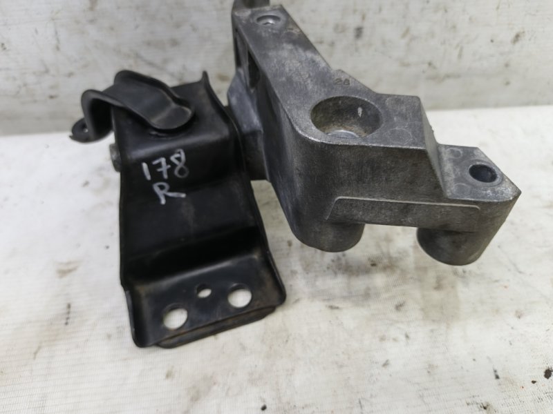 Подушка двигателя Nissan Tiida 2007