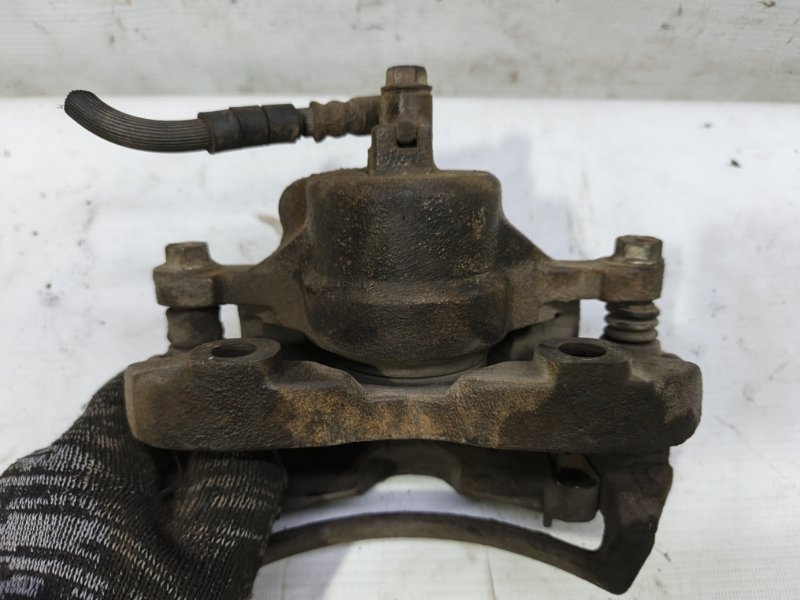 Суппорт Nissan Primera 1990