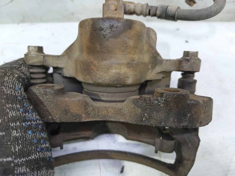 Суппорт Nissan Primera 1990