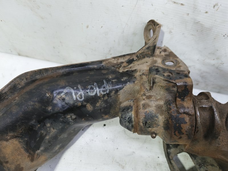 Кулак поворотный Nissan Primera 1990