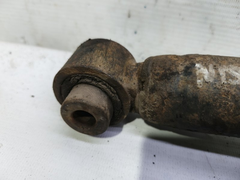 Амортизатор Nissan Primera 1990