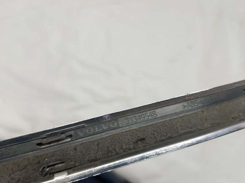 Молдинг крышки багажника Volvo XC70