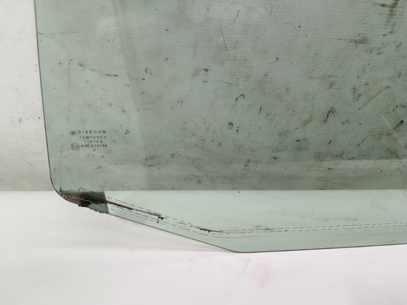 Стекло двери Lada Vesta 2019