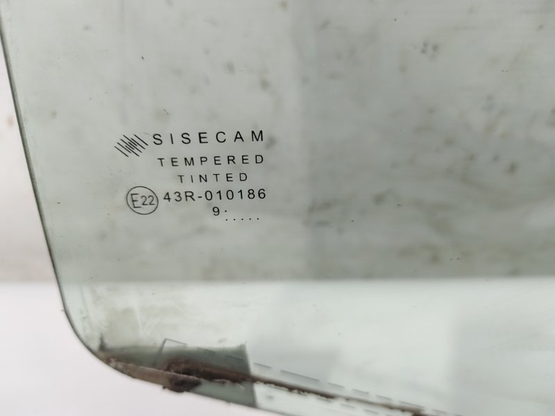 Стекло двери Lada Vesta 2019