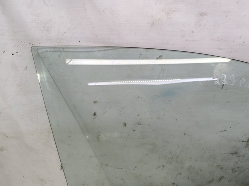 Стекло двери Hyundai Solaris 2014 RB