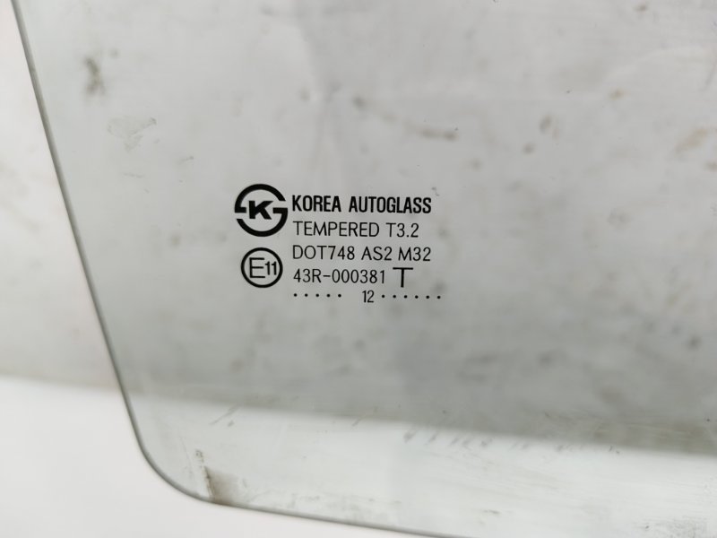 Стекло двери Hyundai Solaris 2014 RB