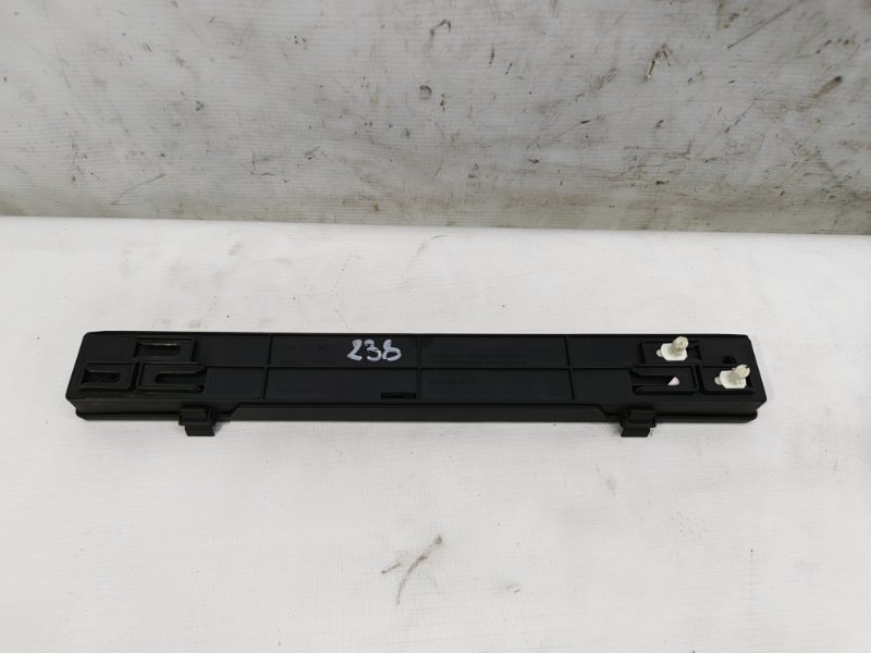 Знак аварийной остановки Mercedes CLA - Class 2015 CLA 180