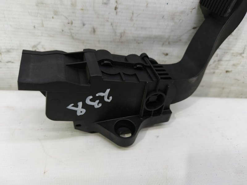 Педаль газа Mercedes CLA - Class 2015 CLA 180