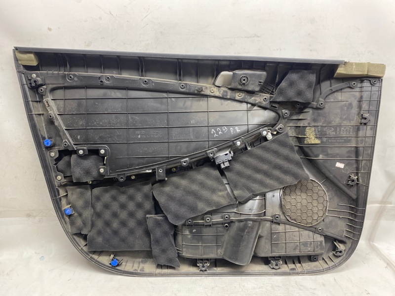 Обшивка двери Hyundai Solaris 2014 RB