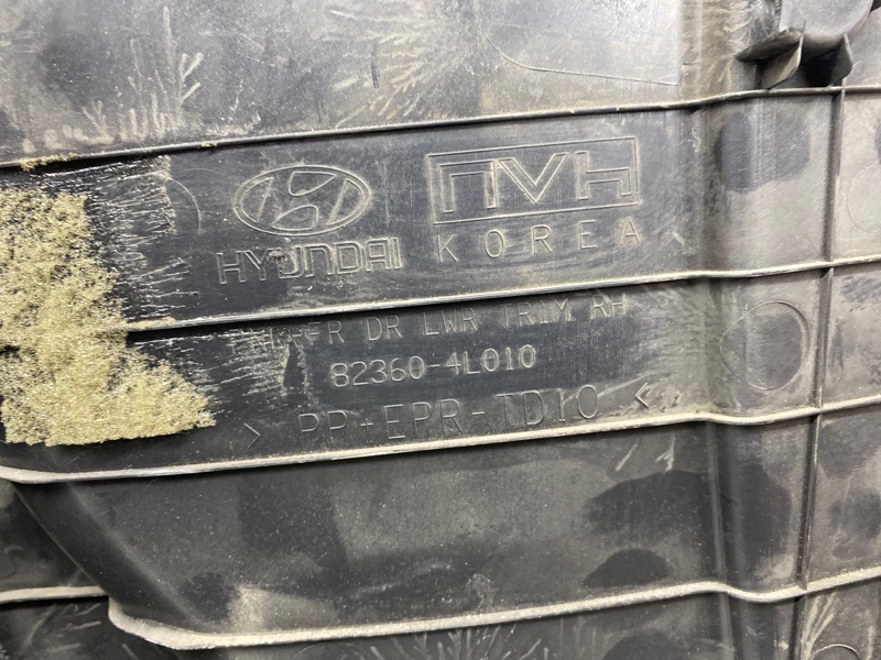 Обшивка двери Hyundai Solaris 2014 RB