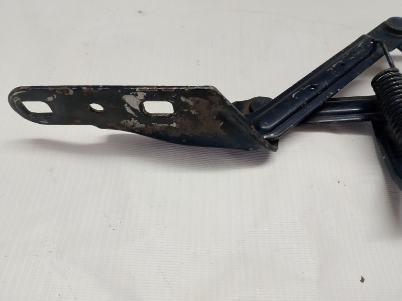 Петля капота Chevrolet Lumina APV