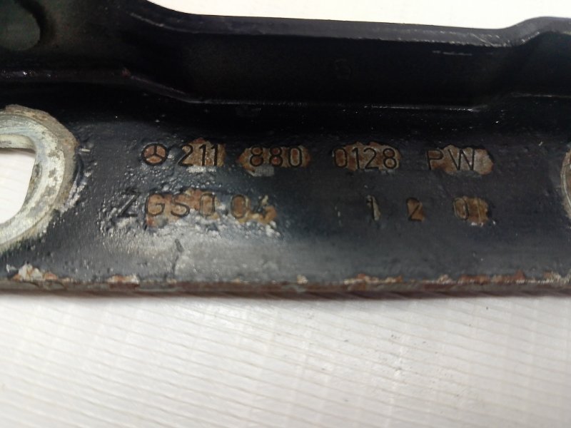 Петля капота Mercedes Benz e 211