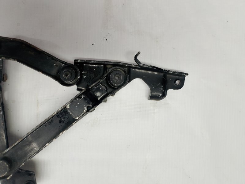 Петля капота Mercedes Benz e 211