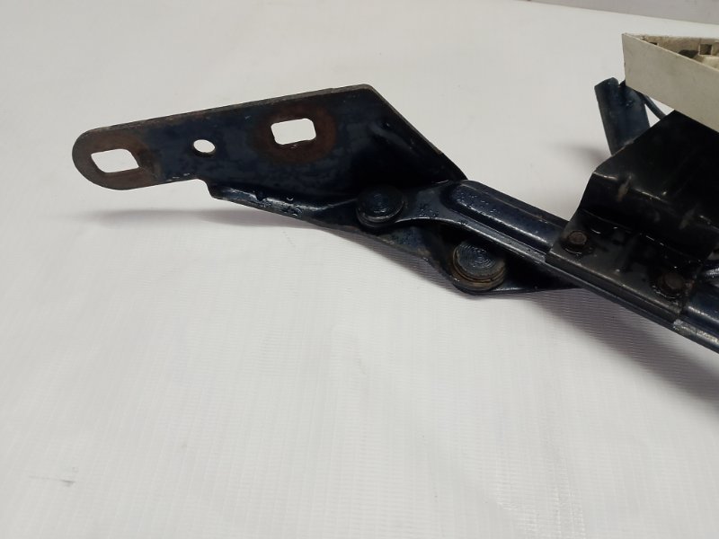 Петля капота Chevrolet Lumina APV