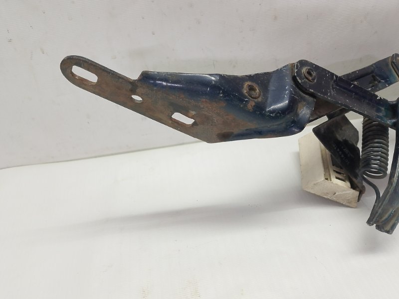 Петля капота Chevrolet Lumina APV