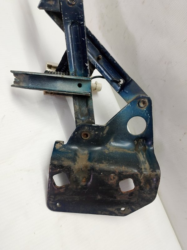 Петля капота Chevrolet Lumina APV